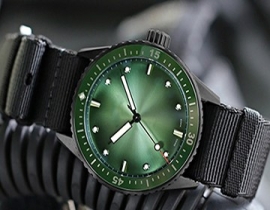 沈阳劳力士腕表里面有水气